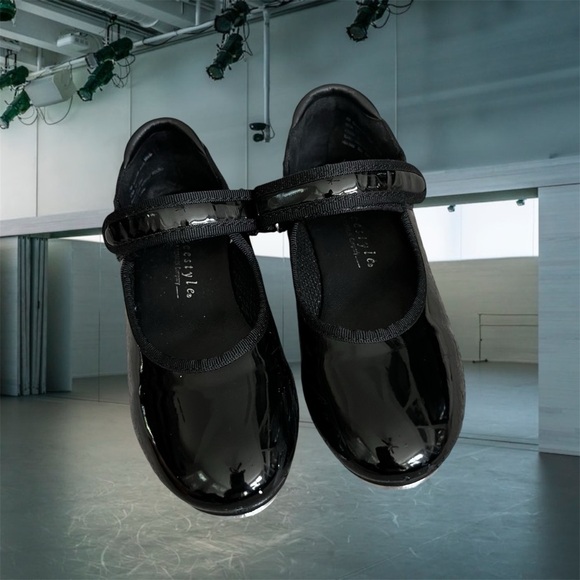 Black Tap Dance Shoes Patent Leather Velcro Closure Size 12 Toddler - Picture 1 of 7